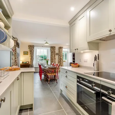 5 Bed In Oc-b32731