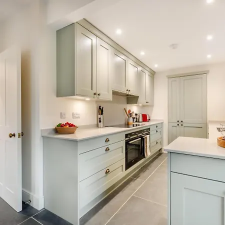5 Bed In Oc-b32731 Feriehus