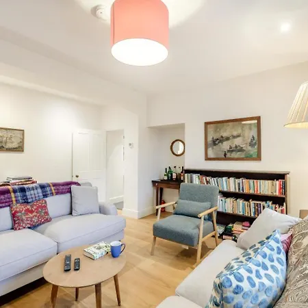 5 Bed In Oc-b32731 *