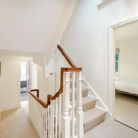 5 Bed In Oc-b32731 *